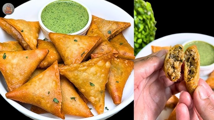 hyderabadi meat samosa served with chutney